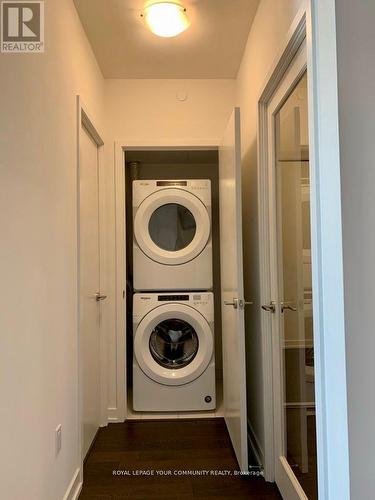 #2407 -1 Yorkville Ave, Toronto, ON - Indoor Photo Showing Laundry Room