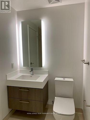 #2407 -1 Yorkville Ave, Toronto, ON - Indoor Photo Showing Bathroom