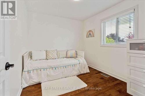 62 Summerset Drive, Barrie, ON - Indoor Photo Showing Bedroom
