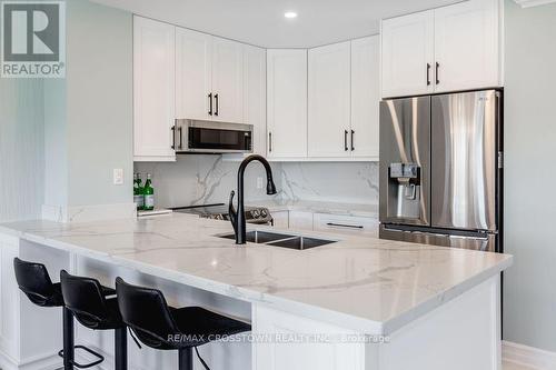 #408 -6 Toronto St, Barrie, ON - Indoor Photo Showing Kitchen With Double Sink With Upgraded Kitchen