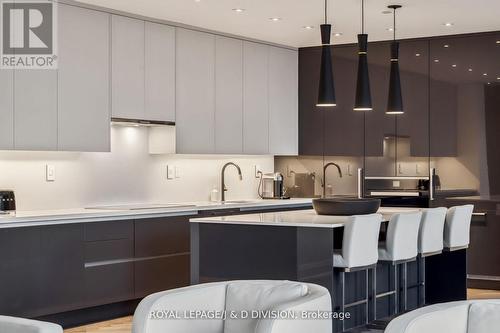3402 - 200 Cumberland Street, Toronto, ON - Indoor Photo Showing Kitchen With Upgraded Kitchen