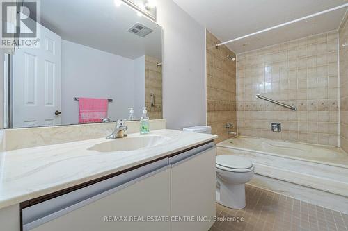#1612 -45 Carlton St, Toronto, ON - Indoor Photo Showing Bathroom