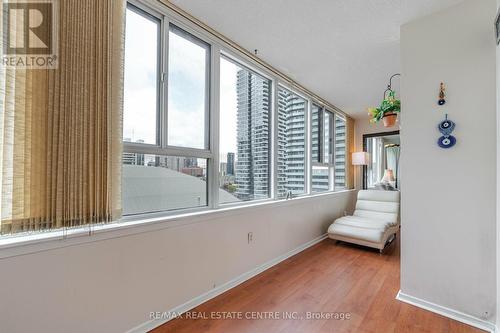 #1612 -45 Carlton St, Toronto, ON - Indoor Photo Showing Other Room