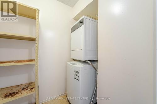 #1612 -45 Carlton St, Toronto, ON - Indoor Photo Showing Laundry Room