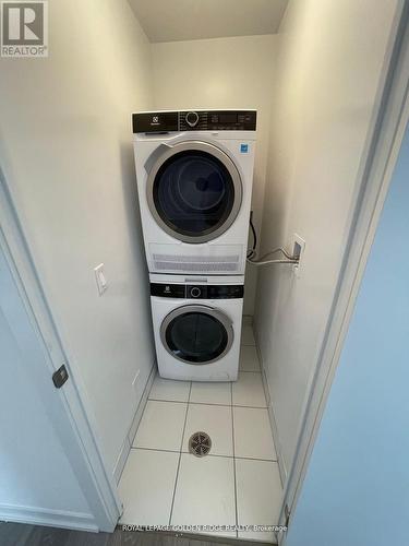 #6812 -55 Cooper St, Toronto, ON - Indoor Photo Showing Laundry Room