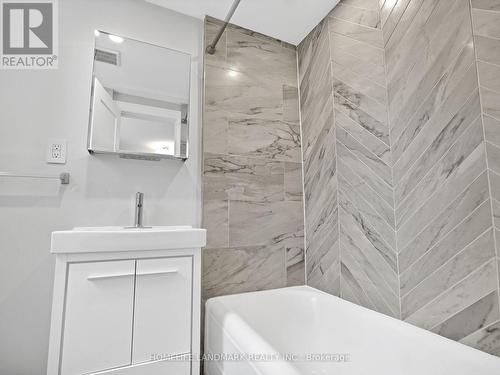 102 - 699 Eglinton Avenue W, Toronto, ON - Indoor Photo Showing Bathroom