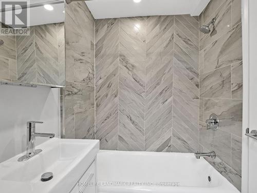 102 - 699 Eglinton Avenue W, Toronto, ON - Indoor Photo Showing Bathroom