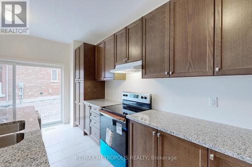 1215 Drinkle Cres, Oshawa, ON - Indoor Photo Showing Kitchen With Double Sink With Upgraded Kitchen