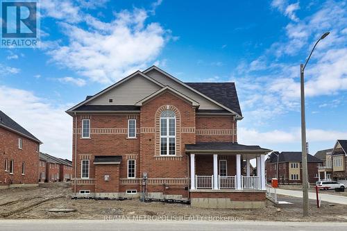 1215 Drinkle Cres, Oshawa, ON - Outdoor