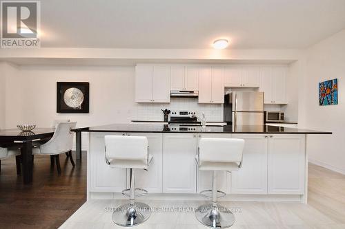 1960 Mcneil St, Innisfil, ON - Indoor Photo Showing Kitchen With Upgraded Kitchen