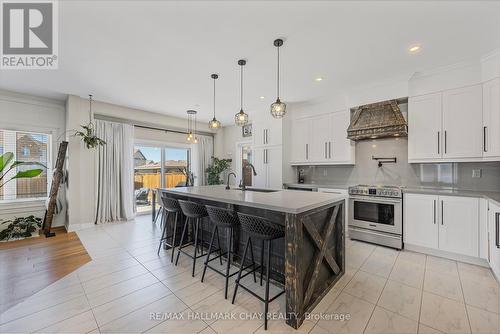 118 Hutchinson Dr, New Tecumseth, ON - Indoor Photo Showing Kitchen With Upgraded Kitchen