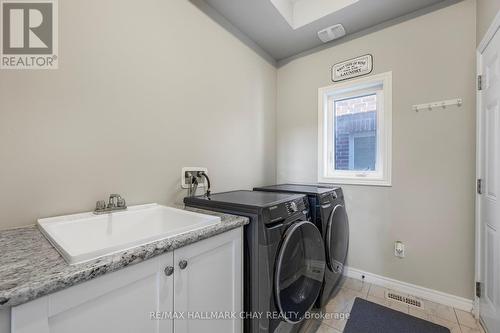 118 Hutchinson Dr, New Tecumseth, ON - Indoor Photo Showing Laundry Room