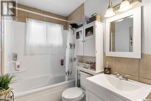 803 Wilson Crescent, Saskatoon, SK - Indoor Photo Showing Bathroom