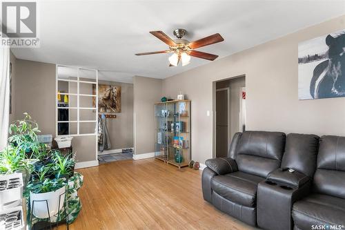 803 Wilson Crescent, Saskatoon, SK - Indoor Photo Showing Living Room