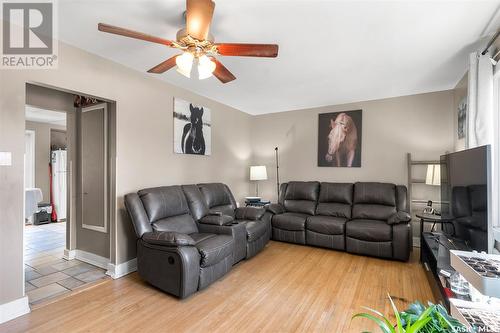 803 Wilson Crescent, Saskatoon, SK - Indoor Photo Showing Living Room