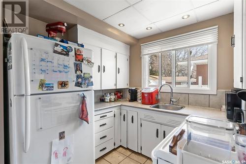 803 Wilson Crescent, Saskatoon, SK - Indoor Photo Showing Kitchen