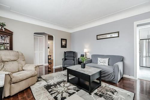 151 East 32Nd Street, Hamilton, ON - Indoor Photo Showing Living Room