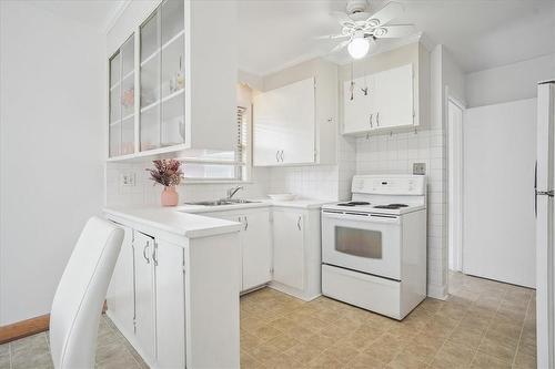165 West 27Th Street, Hamilton, ON - Indoor Photo Showing Kitchen With Double Sink
