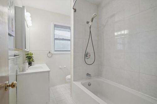 165 West 27Th Street, Hamilton, ON - Indoor Photo Showing Bathroom