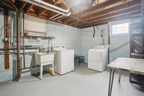 165 West 27Th Street, Hamilton, ON - Indoor Photo Showing Laundry Room