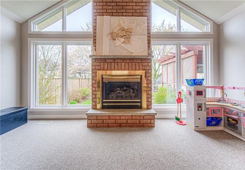 34 Westlawn Drive, Hamilton, ON - Indoor Photo Showing Living Room With Fireplace