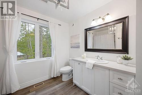 Full bath - 162 Milton Stewart Avenue, Arnprior, ON - Indoor Photo Showing Bathroom