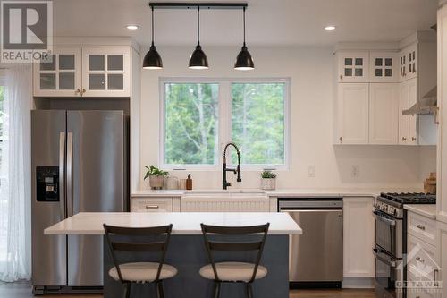 162 Milton Stewart Avenue, Arnprior, ON - Indoor Photo Showing Kitchen With Upgraded Kitchen