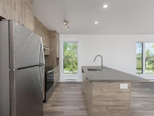 Overall view - 406-330 Mtée Du Comté, Les Coteaux, QC - Indoor Photo Showing Kitchen