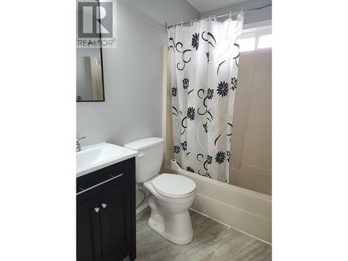 6015 Maple Drive Unit# 2, Osoyoos, BC - Indoor Photo Showing Bathroom