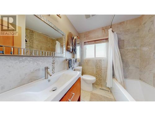 30 Finch Crescent, Osoyoos, BC - Indoor Photo Showing Bathroom