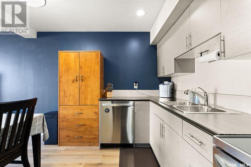 4 5752 Gordon Road, Regina, SK - Indoor Photo Showing Kitchen With Double Sink