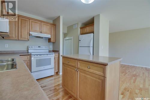 8 106 Baillie Cove, Saskatoon, SK - Indoor Photo Showing Kitchen With Double Sink