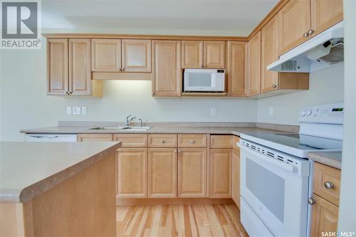 8 106 Baillie Cove, Saskatoon, SK - Indoor Photo Showing Kitchen With Double Sink
