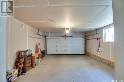 8 106 Baillie Cove, Saskatoon, SK - Indoor Photo Showing Garage