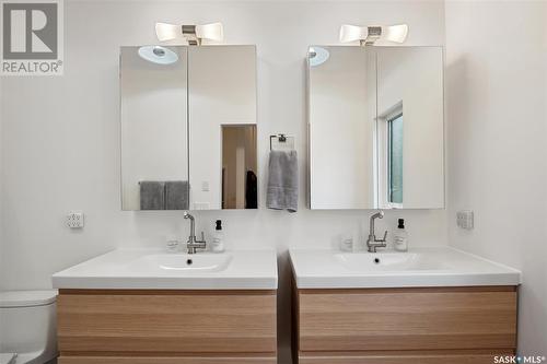 125 Elm Street E, Saskatoon, SK - Indoor Photo Showing Bathroom