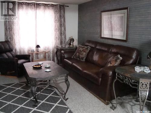 106 Reed Street, Morse, SK - Indoor Photo Showing Living Room