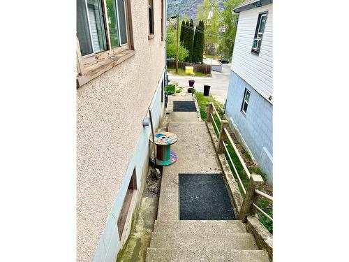 490 Buckna Street, Trail, BC - Outdoor With Exterior