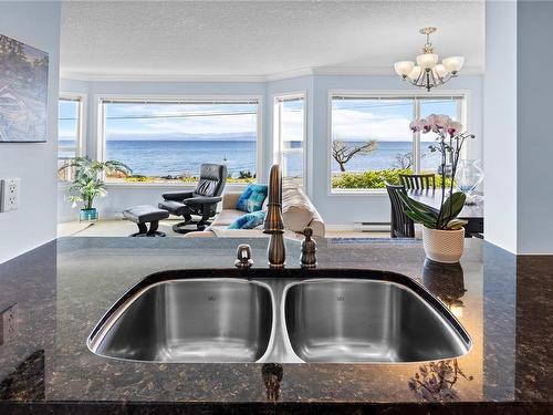 102-3132 Island Hwy West, Qualicum Beach, BC - Indoor Photo Showing Kitchen With Double Sink