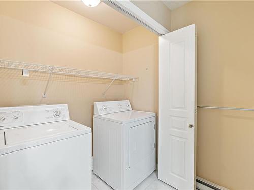 1272 Gabriola Dr, Parksville, BC - Indoor Photo Showing Laundry Room