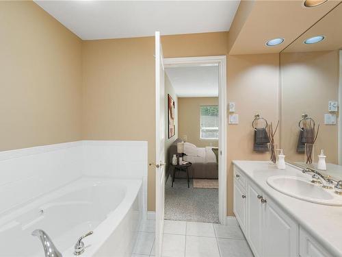 1272 Gabriola Dr, Parksville, BC - Indoor Photo Showing Bathroom