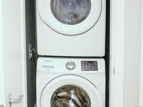 1280 Pembroke St, Victoria, BC - Indoor Photo Showing Laundry Room