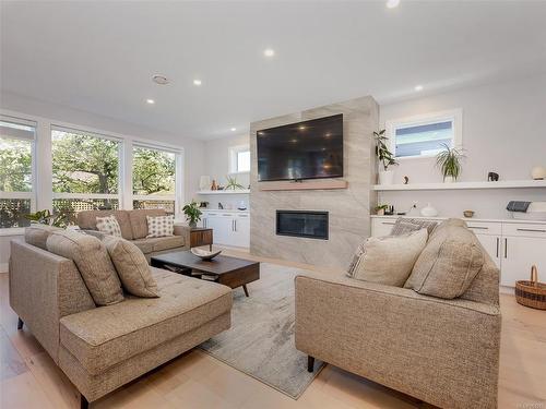 1280 Pembroke St, Victoria, BC - Indoor Photo Showing Living Room With Fireplace
