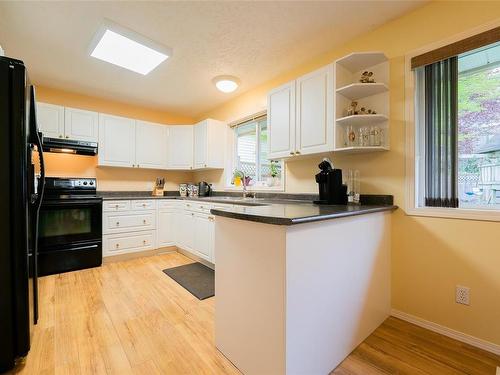 3429 Planta Rd, Nanaimo, BC - Indoor Photo Showing Kitchen