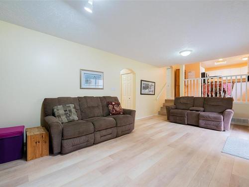 3429 Planta Rd, Nanaimo, BC - Indoor Photo Showing Living Room