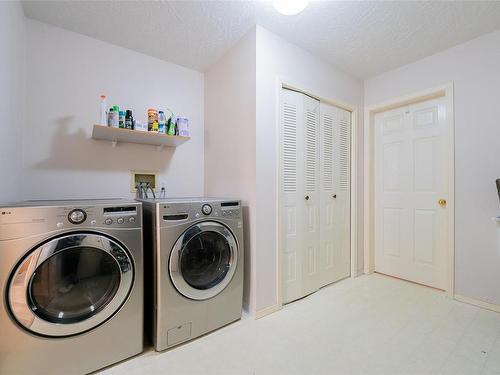 3429 Planta Rd, Nanaimo, BC - Indoor Photo Showing Laundry Room