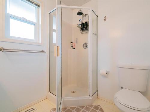3429 Planta Rd, Nanaimo, BC - Indoor Photo Showing Bathroom