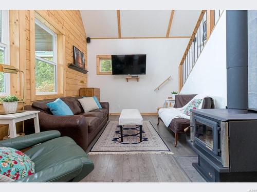 4141 Trans Canada Hwy, Malahat, BC - Indoor Photo Showing Living Room