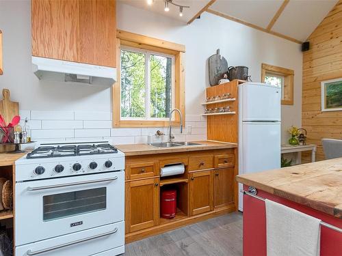 4141 Trans Canada Hwy, Malahat, BC - Indoor Photo Showing Kitchen With Double Sink
