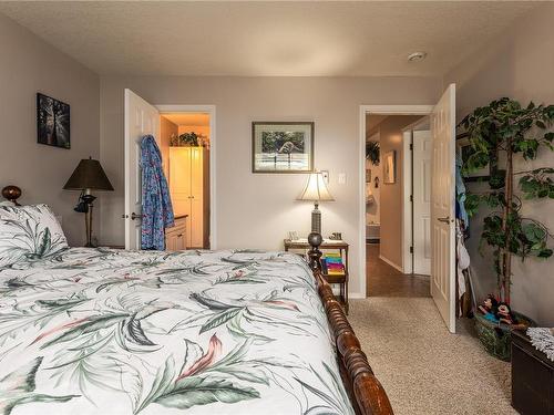 239 Fifth Ave, Qualicum Beach, BC - Indoor Photo Showing Bedroom