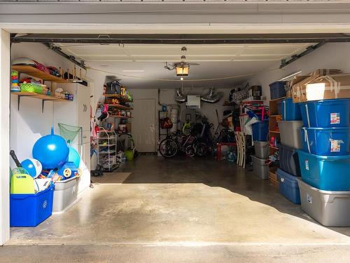 239 Fifth Ave, Qualicum Beach, BC - Indoor Photo Showing Garage